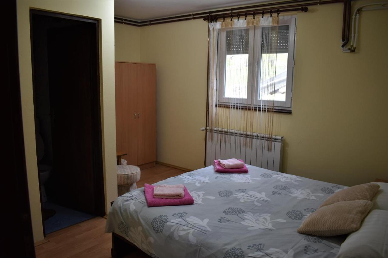 Apartments Sabljak Rakovica Exterior foto